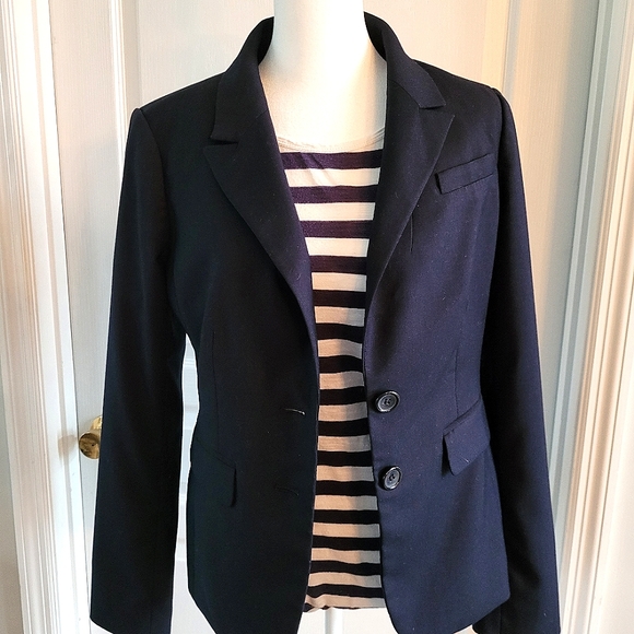 The Limited Sz 4 Classic Navy Blazer, 2 button, Notched collar, 2 flap pockets - Picture 6 of 6